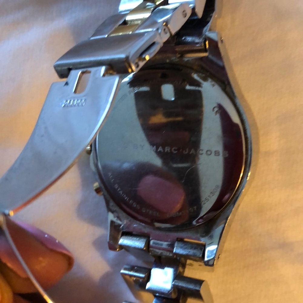 Watch - Picture 2 of 3